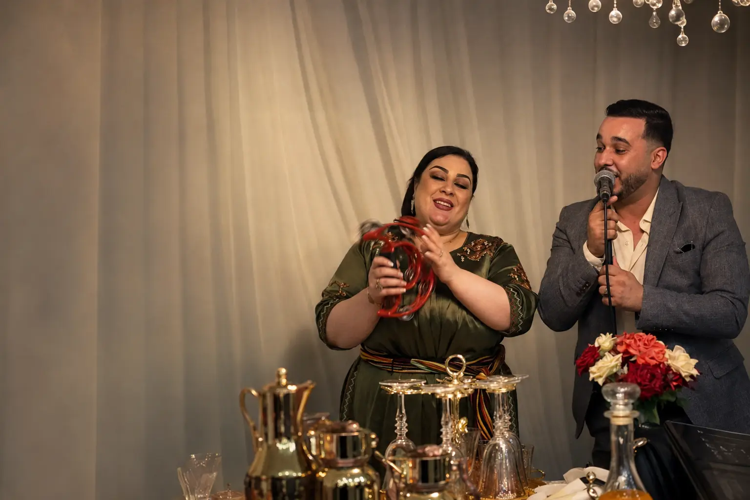 Massi Boussaa chantant lors d'un mariage kabyle